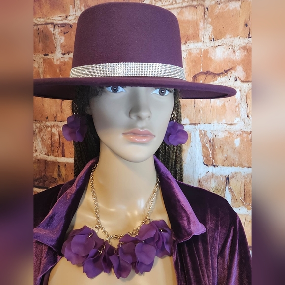 Bundle everything  you see - Picture 2 of 2